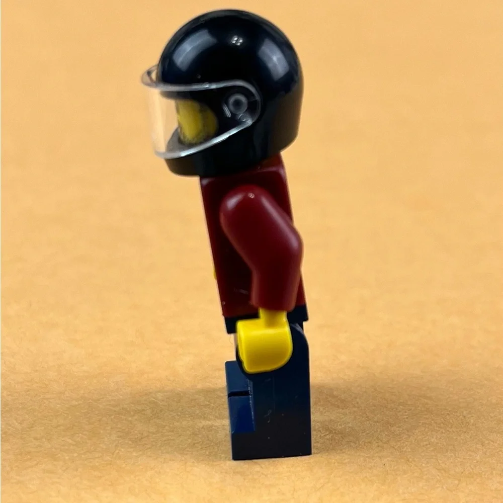 LEGO Speed Champions Ferrari F8 Tributo Driver Minifigure sc082 2